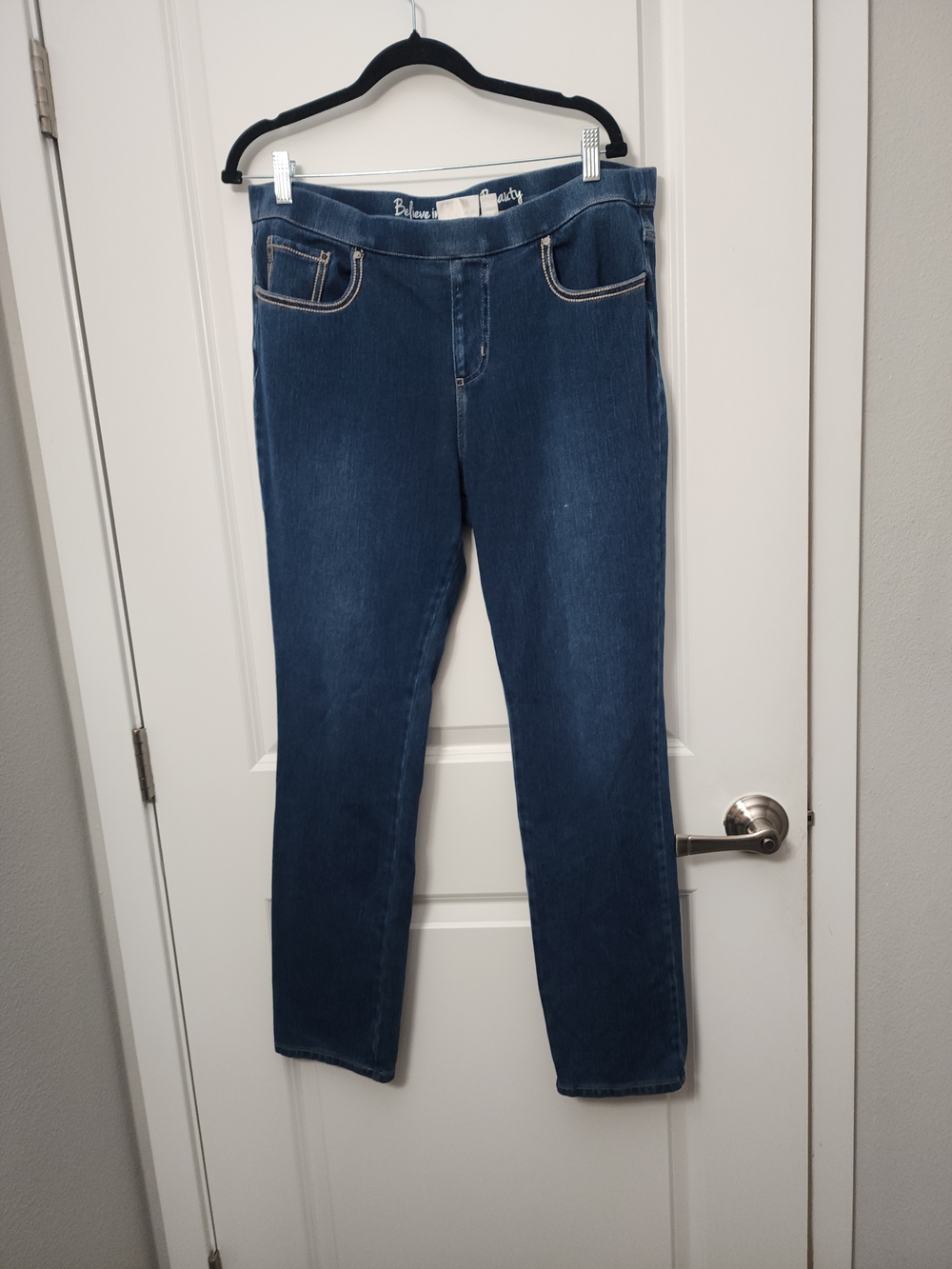 5/$30 Belle by Kim Gravel  Denim Dark Blue Mid Rise Streth Jeggings Size 14